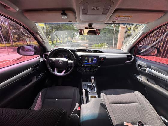 TOYOTA HILUX 2.8 SR 4X4 CD 16V DIESEL 4P AUTOMÁTICO TOYOTA HILUX 2.8 SR 4X4 CD 16V DIESEL 4P AUTOMÁTICO
